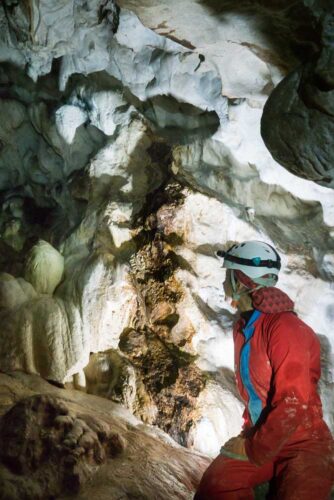 Presenza di ferro, all'interno della Grotta della Moneta.