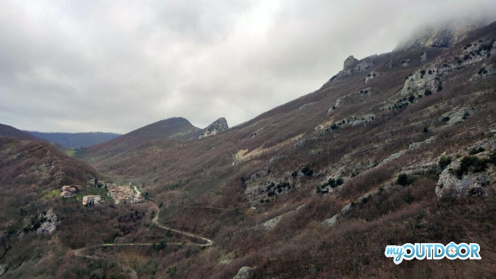 Vista su Fondarca e il Sasso del Re